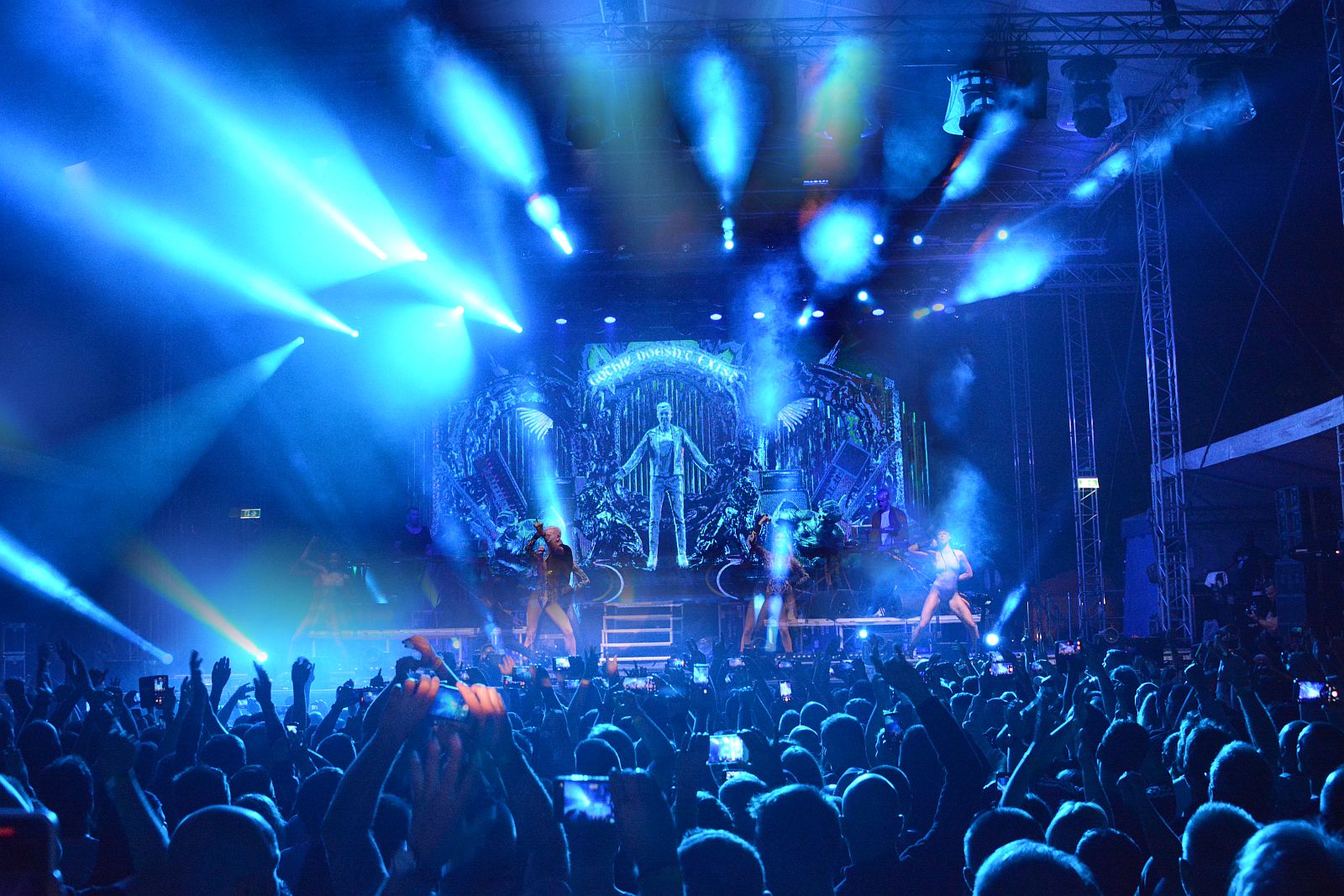 Fezen 25. - Fergeteges bulit varázsolt Scooter Székesfehérváron